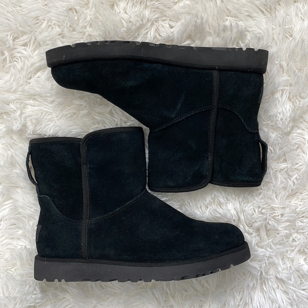 🆕 UGG Classic II Mini Boots
